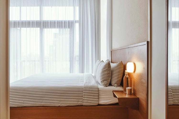 Kinnparno Rounded Base Wall Ceiling Lamp