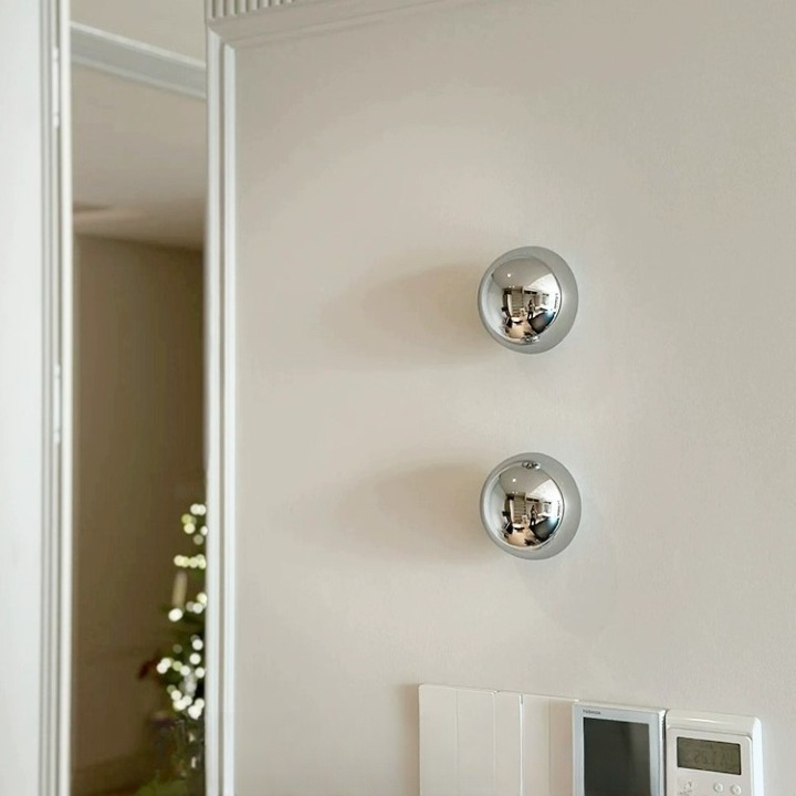 Pinatho Button Round Wall Light