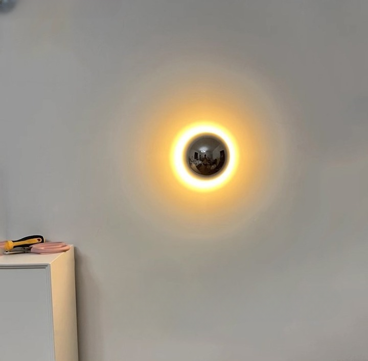 Pinatho Button Round Wall Light