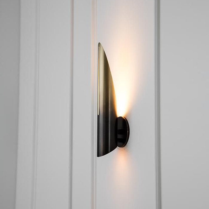 LED Post-modern Metal Decorative Wall Light
