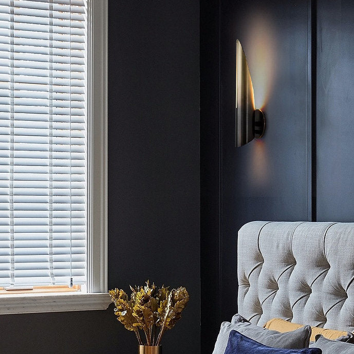 LED Post-modern Metal Decorative Wall Light