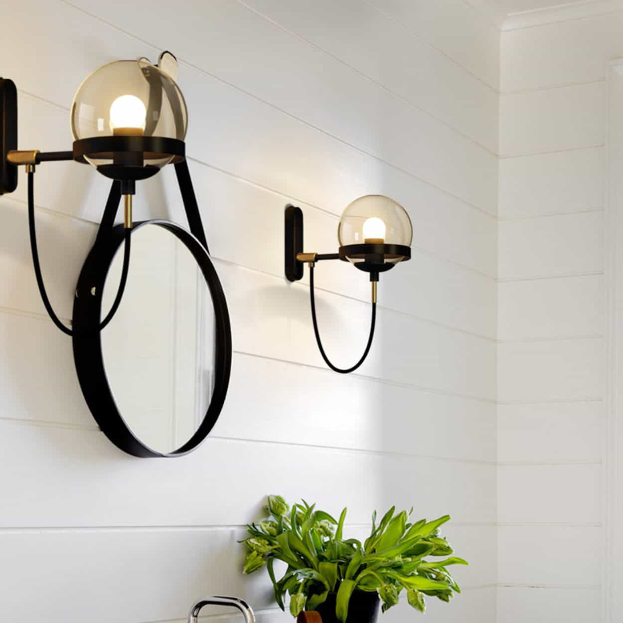 DORIT Vintage Globe Wall Lamp